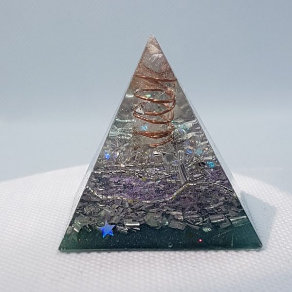 Twisted Reality Orgone Orgonite Pyramid 4cm 1