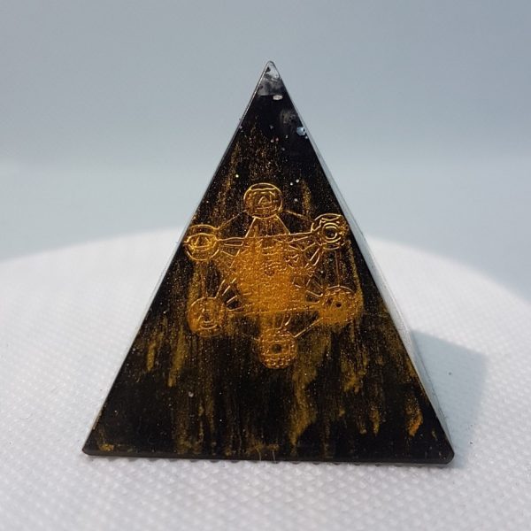 Black Magic Orgone Orgonite Pyramid 4cm 1