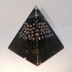 Drama Star Orgone Orgonite Pyramid 6cm