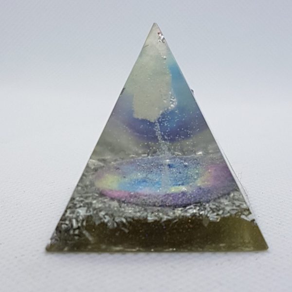 Mirrored Realities Orgone Orgonite Pyramid 4cm 1