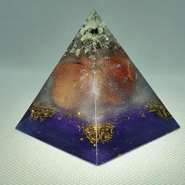 Purple Vision Orgone Orgonite Pyramid 6cm - Moonstone and Herkimer Diamonds for dreams and fantasies, on top of silver and aluminium, then a Red Jasper and Carnelian for balance before finishing with a brass layer