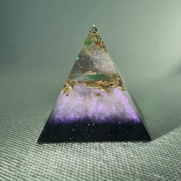 New Horizons of Love Orgone Orgonite Pyramid 4cm 1