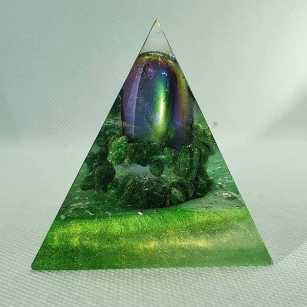 Green Rush Orgone Orgonite Pyramid 6cm 1
